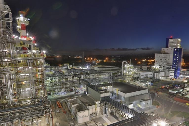 🔹 فروش واحد دست دوم تولید اسید اکریلیک (Acrylic Acid Plant) – ظرفیت 80 هزار تن در سال